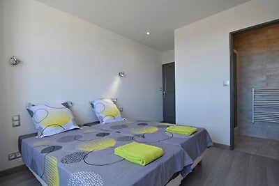 Moderne Villa mit privatem Pool