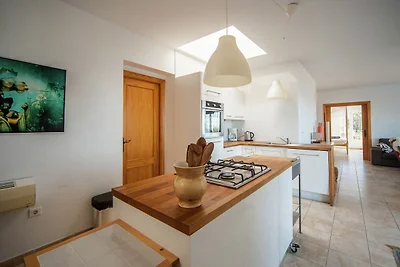 Lauschige Villa in Arenas mit privatem Pool