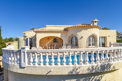 Villa mit Meerblick und Swimmingpool in...