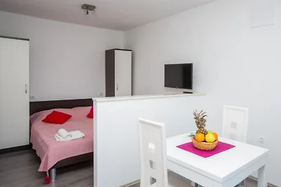 Villa Roza - Studio Apartment with Balcony