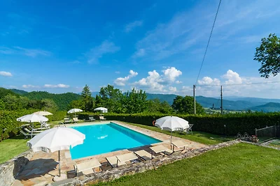 Schönes Cottage in Dicomano mit Pool