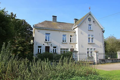 Herrenhaus in Bastogne mit Garten