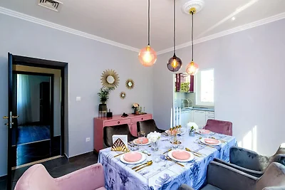 Rustykalna kamienna willa z basenem i ogrodem