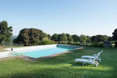 Schönes klassisches Schloss mit privatem Pool