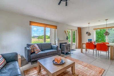 Charmante Villa mit Sauna am Wasser