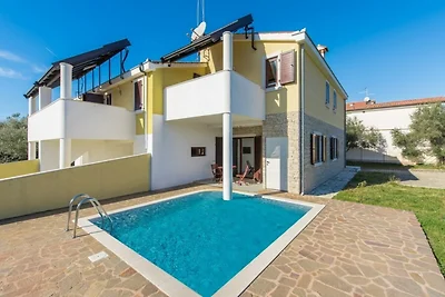 Ferienhaus in Novigrad mit Privatpool