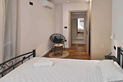 Luxury Slatine Apartments with Terrace and Ga...