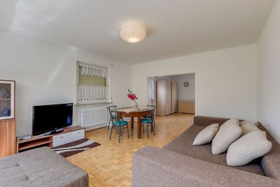 Fijn appartement in Fuldabrück met een tuin