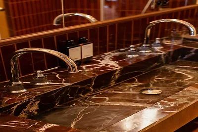 Vertraulicher Raum 4, nur einen Steinwurf vom...