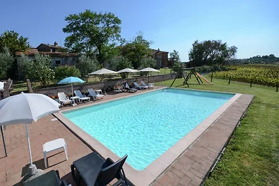 Agriturismo accogliente con piscina