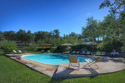 Maestosa casa colonica con piscina