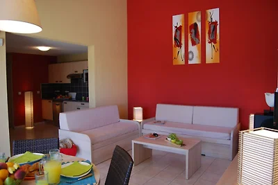 Buntes Ferienhaus mit Garten im mediterranen...