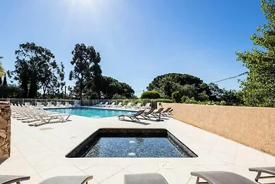 Residenzgarten und Stadt Les Bastides