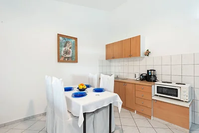 Modernes Ferienhaus in Jasenice mit Veranda