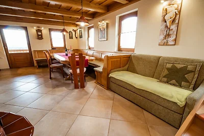 Vivid Hillside Country House with Hot-Tub and...