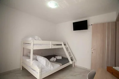 Moderne Ferienvilla für 6 Personen mit Pool