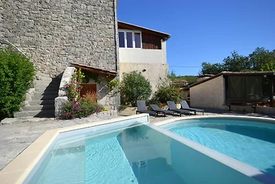 Vintage-Ferienhaus in Lanas mit Swimmingpool