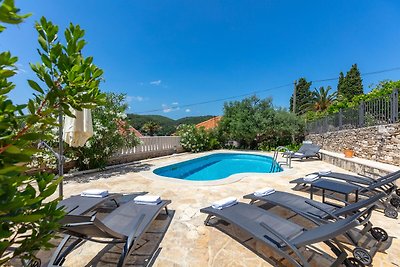 Belle villa avec piscine privée à Selca