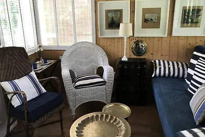 Huis in dennenbos met omheinde tuin