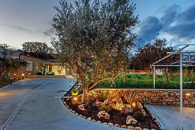 Villa with Pool in Gerani