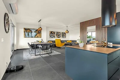 Wohnung in Šibenik-Brodarica mit Balkon
