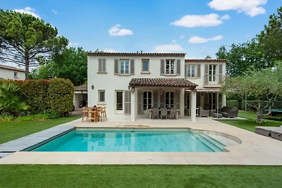 Villa moderna con piscina privata