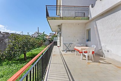 Gemütliches Ferienhaus in Niza di Sicilia mit...
