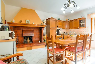 Ruhiges Ferienhaus in Chianni mit Garten
