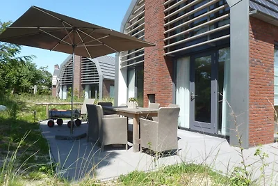 Schöne neue Villa mit Whirlpool