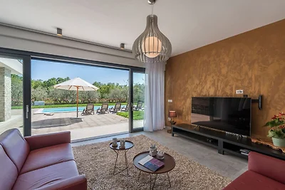 Villa in Novigrad met zwembad en zeezicht