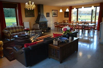 Geräumige Villa mit Schwimmbad in Gesves