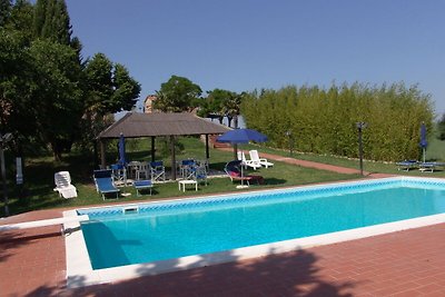 Agriturismo con piscina e aria condizionata