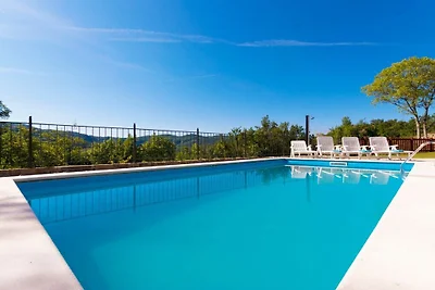Ferienhaus in Cerovlje mit Schwimmbecken