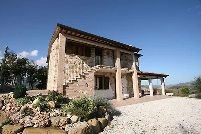Zeitlose Villa in Cagli mit Garten