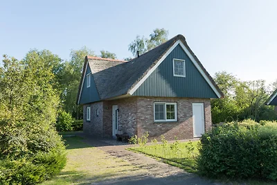 Strohgedeckte Villa mit Solarium, in einem...