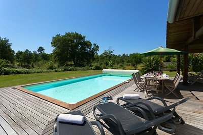 Villa con una piscina dell'Oceano Atlantico