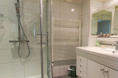 Proche plage, maison 2 chambres & amarrage 16...