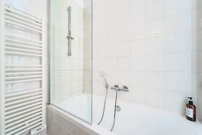 Moderne Wohnung bei Jardin Public