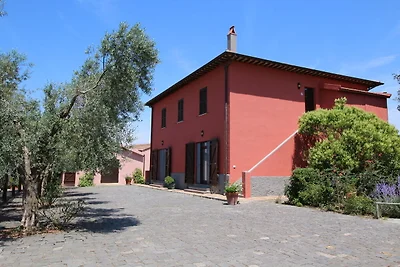 Schickes Bauernhaus mit Terrasse