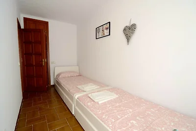 Apartment for eight people nearby beach