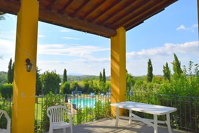 Toscaans appartement in Vinci met een zwembad