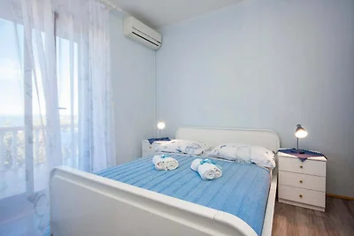 Mooi appartement vlakbij het strand van Rtić