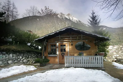 Chalet in Caroles con una foresta vicina