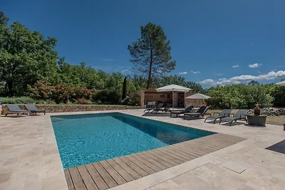 Moderne Villa in Tourrettes mit Swimmingpool