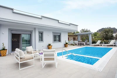 Villa mit privatem Pool in Kalithies.