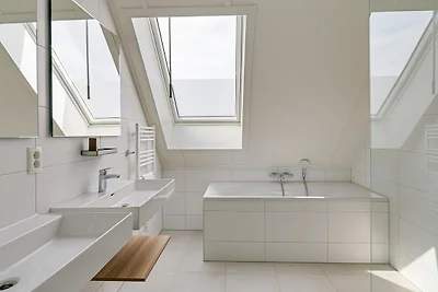 Villa am IJsselmeer mit privatem Steg