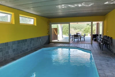 Ruhiges Ferienhaus mit eigenem Swimmingpool i...