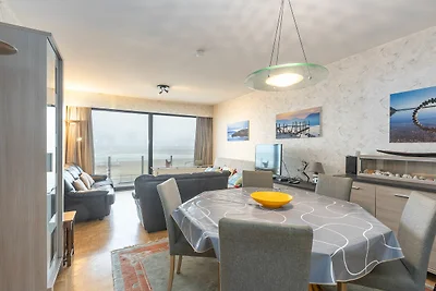 Licht appartement met keuken