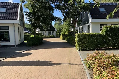 Strahlendes Haus am Strand mit Garten in...
