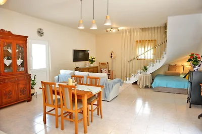 Elegante villa met zwembad en tuin in...